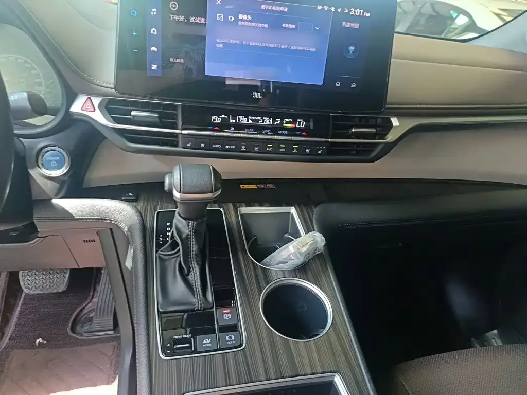 Toyota Granvia — фото 7
