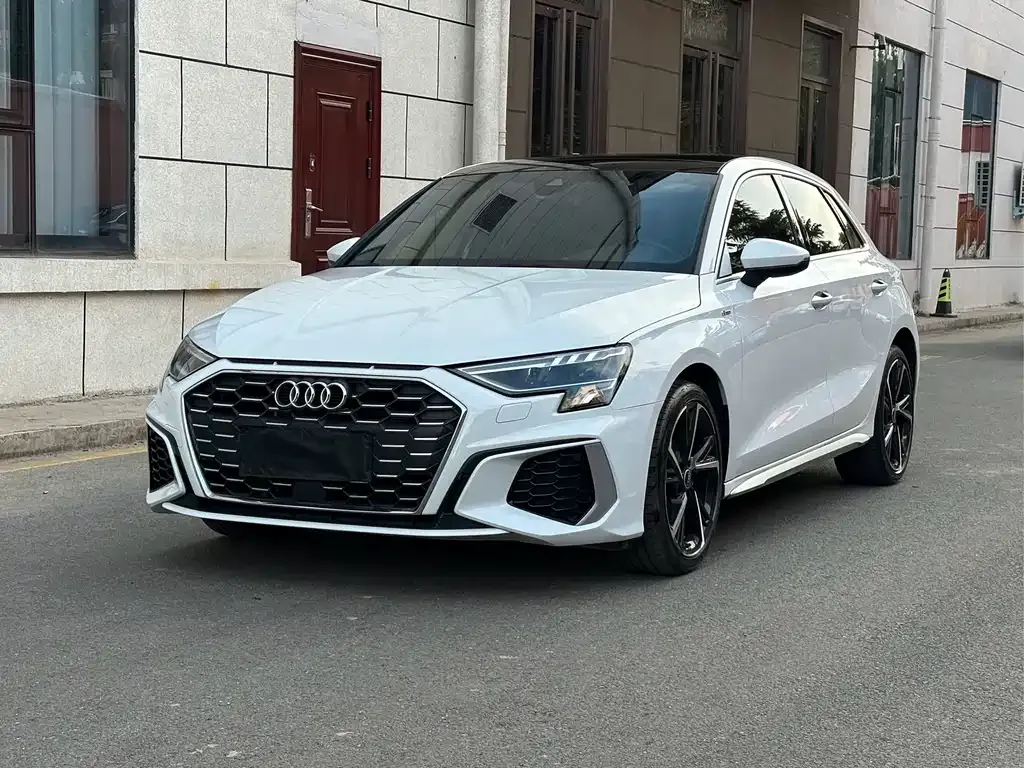 Audi A3 — фото 1