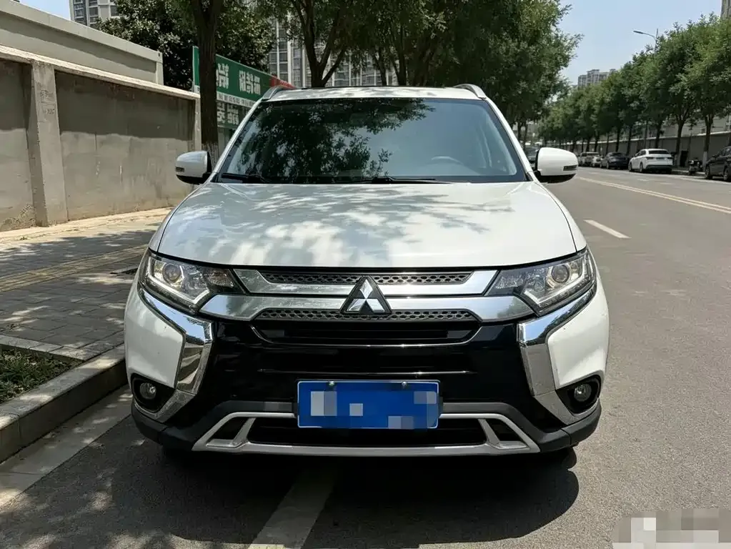 Mitsubishi Outlander — фото 8