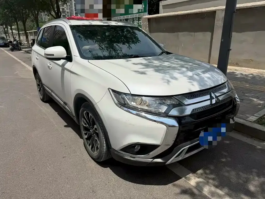 Mitsubishi Outlander — фото 5