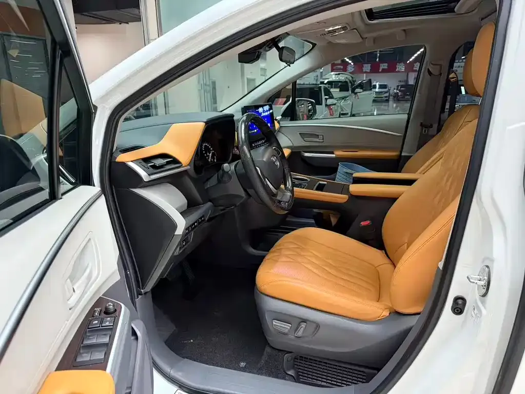 Toyota Sienna 2024 из CN, фото 6