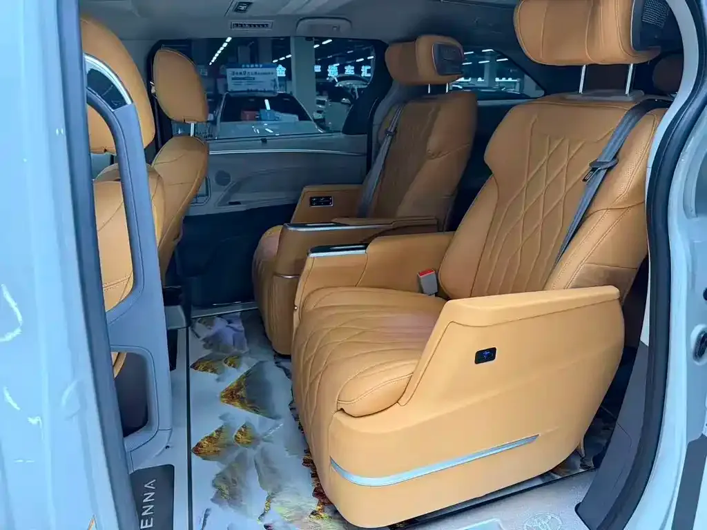Toyota Sienna 2024 из CN, фото 2