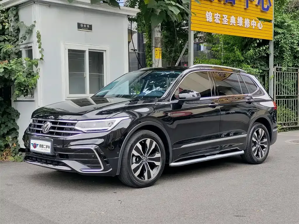 Volkswagen Tiguan L — фото 1