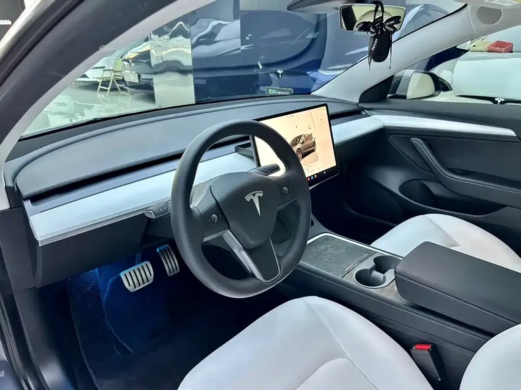 Tesla Model 3 — фото 4