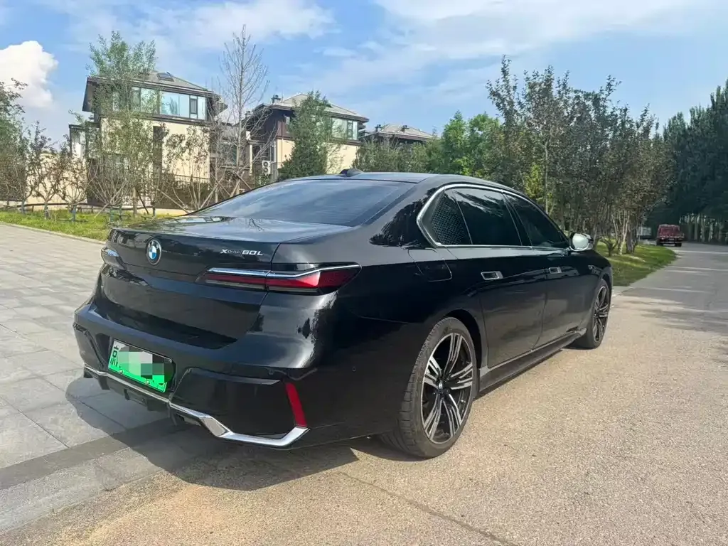 BMW i7 — фото 6