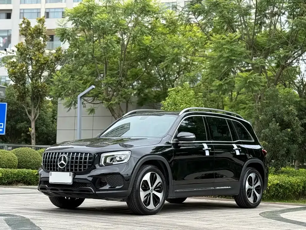 Mercedes-Benz GLB — фото 1
