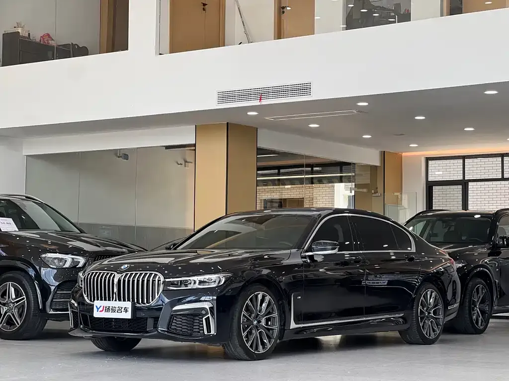 BMW 7 Series — фото 1
