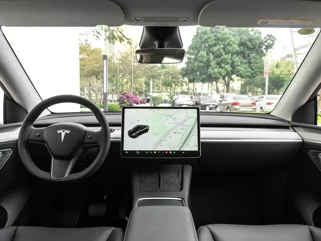 Tesla Model Y — фото 6