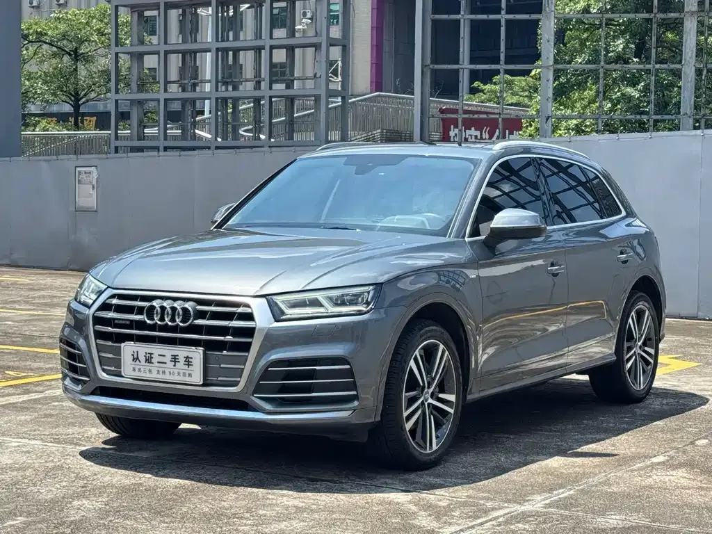 Audi Q5L — фото 1