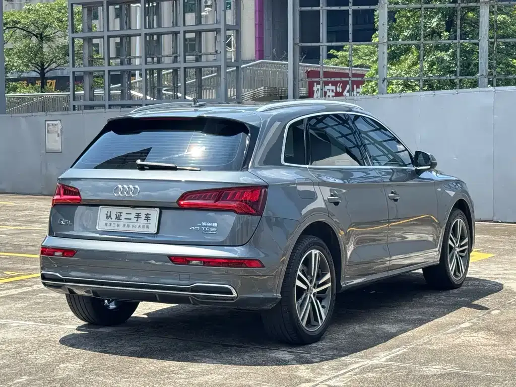 Audi Q5L — фото 8
