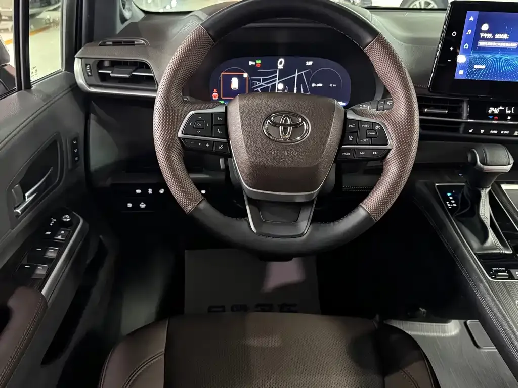 Toyota Sienna — фото 9