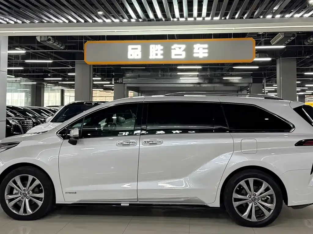 Toyota Sienna — фото 8