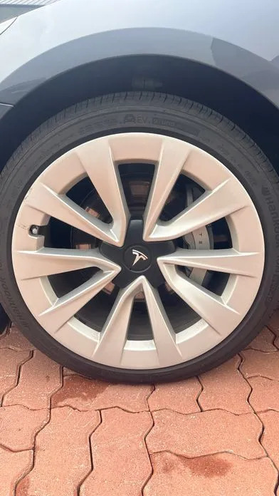 Tesla Model 3 — фото 4