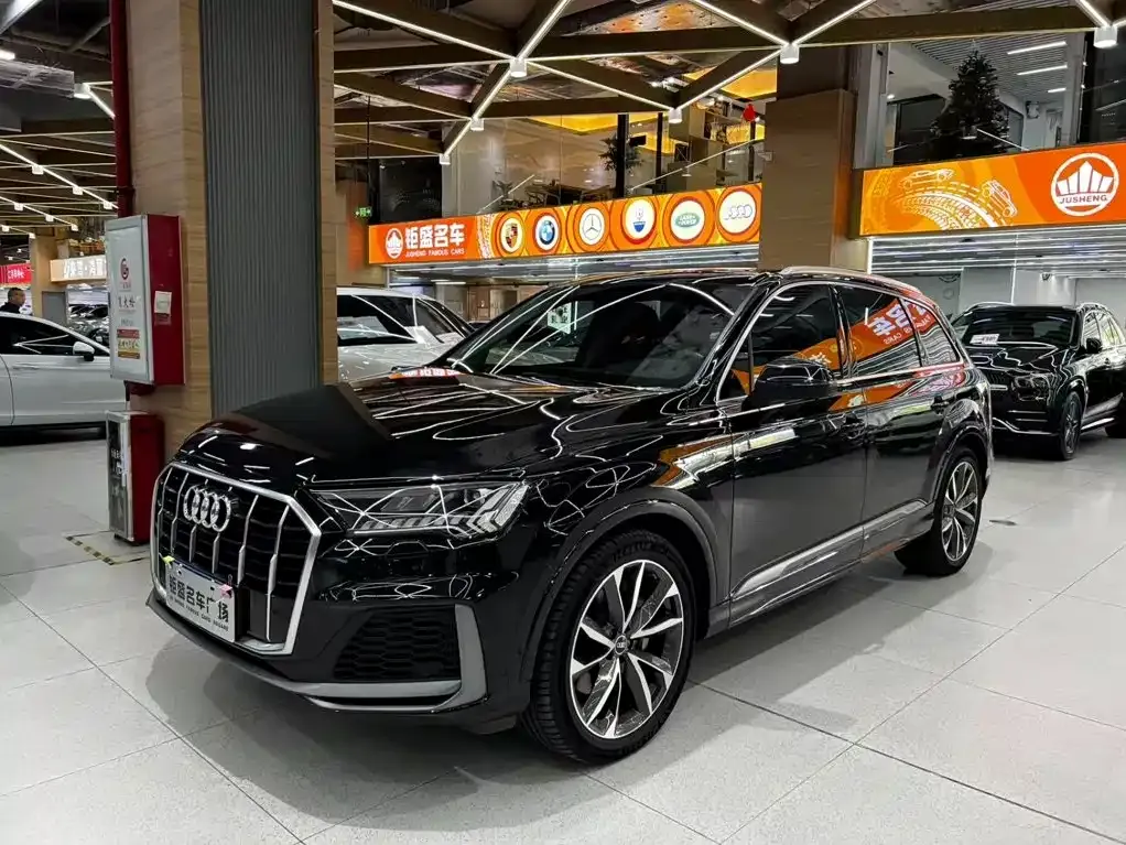 Audi Q7 — фото 1