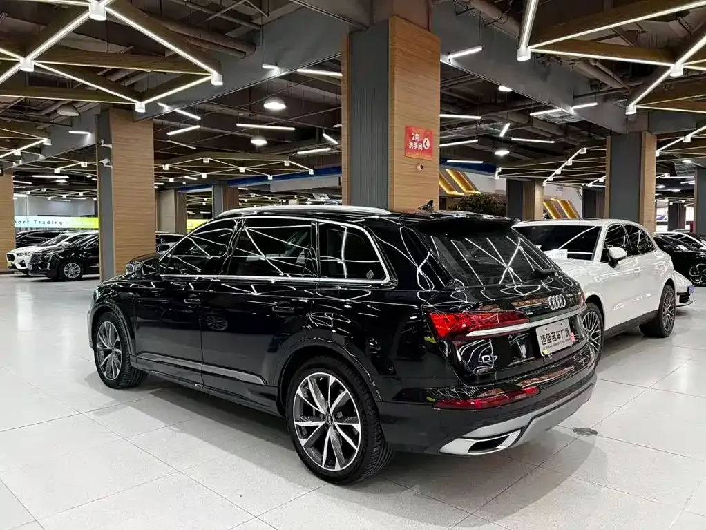 Audi Q7 — фото 10
