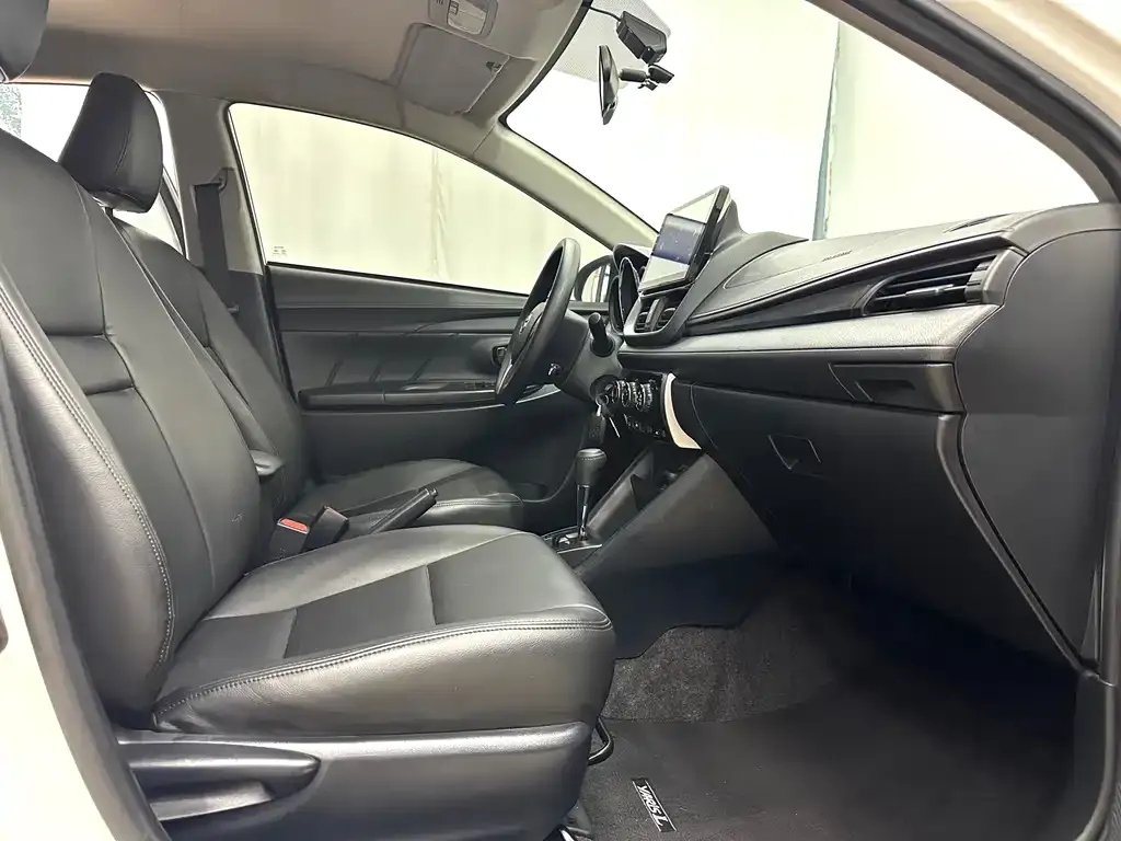 Toyota Yaris L — фото 3