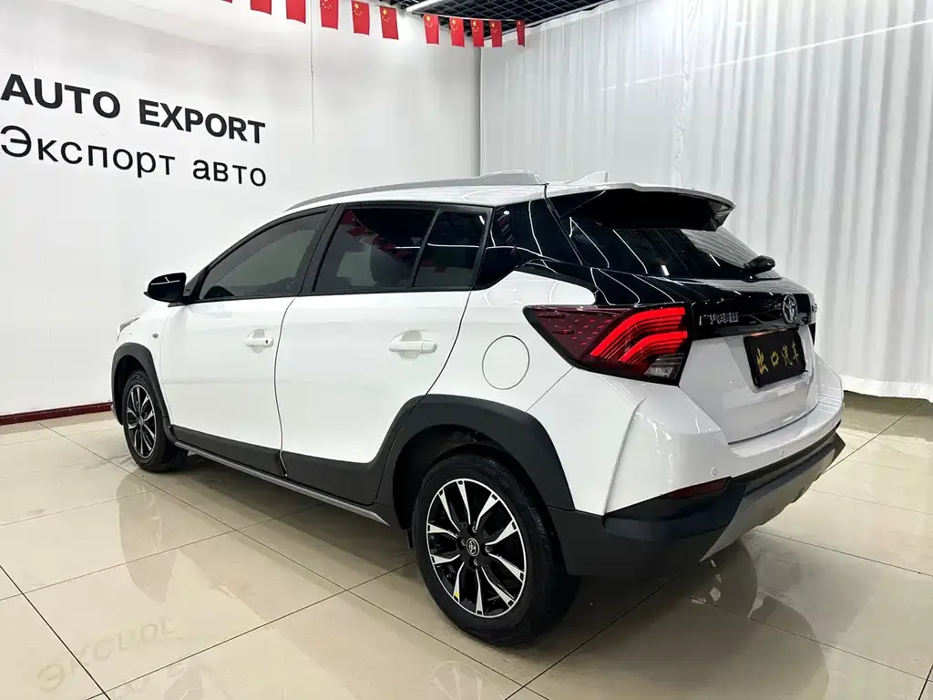 Toyota Yaris L — фото 4