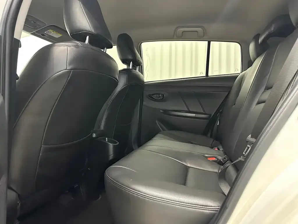 Toyota Yaris L — фото 2