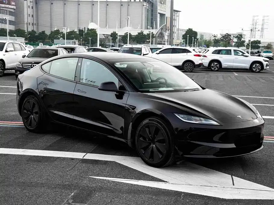 Tesla Model 3 — фото 10