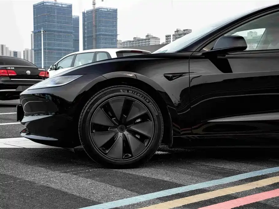 Tesla Model 3 — фото 4