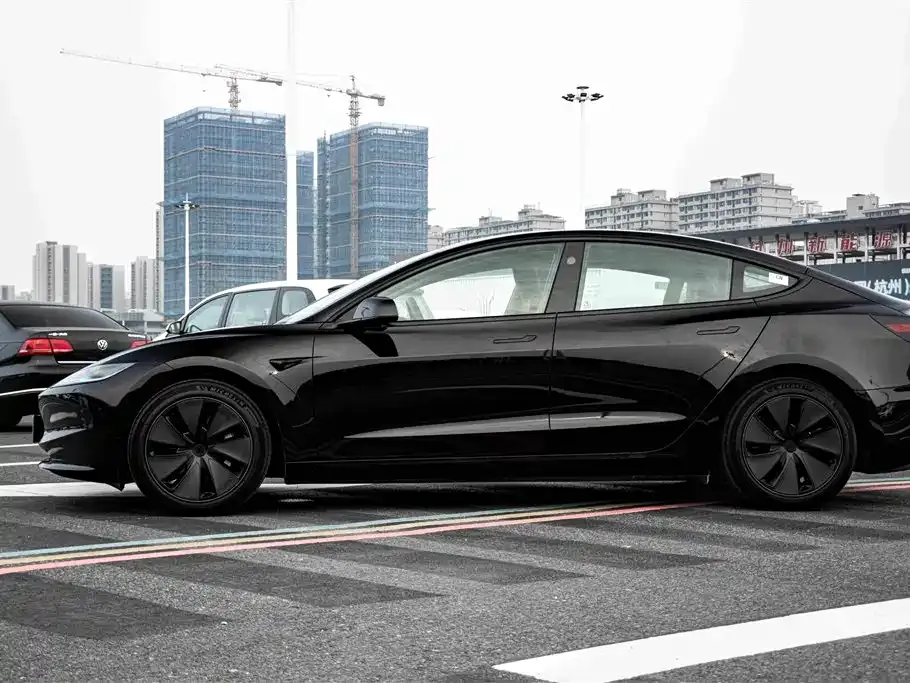 Tesla Model 3 — фото 6