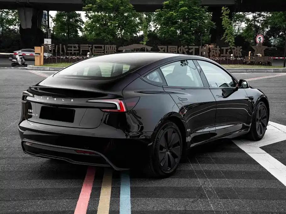 Tesla Model 3 — фото 9