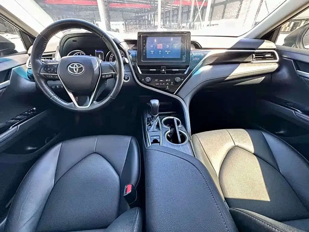 Toyota Camry — фото 5
