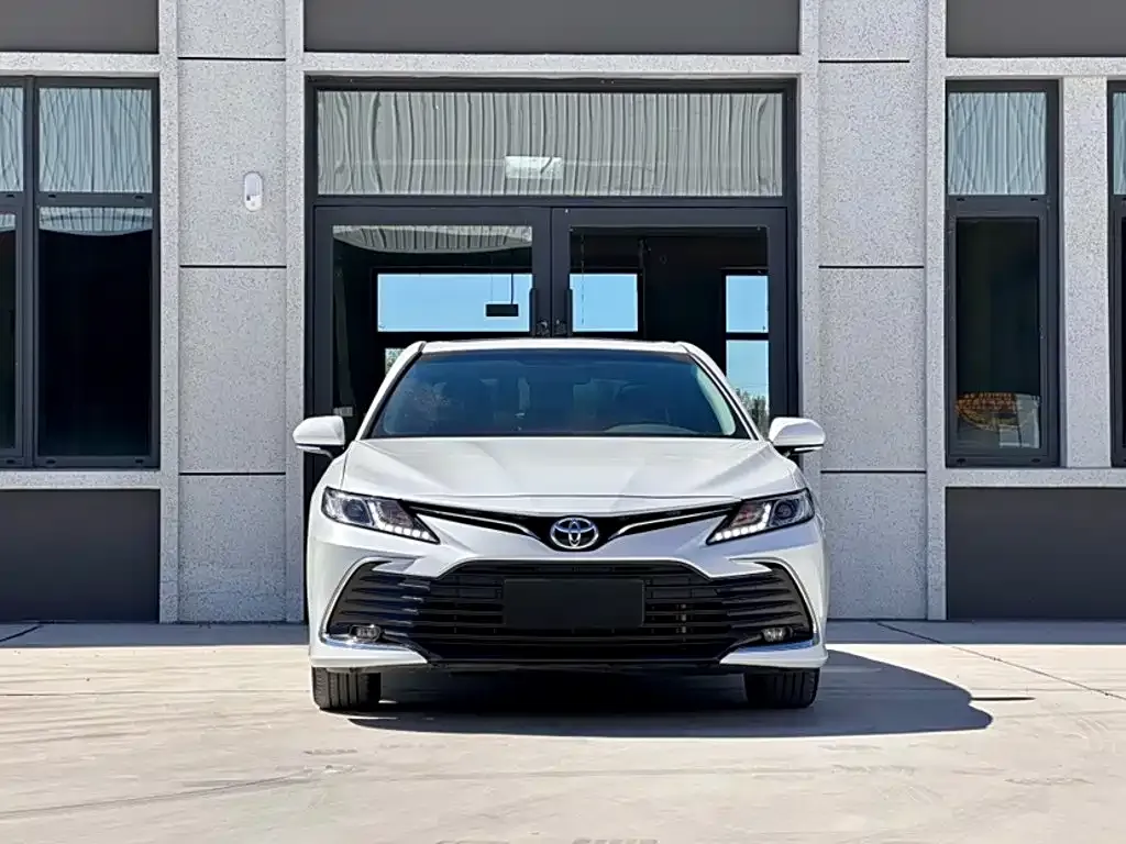 Toyota Camry — фото 7