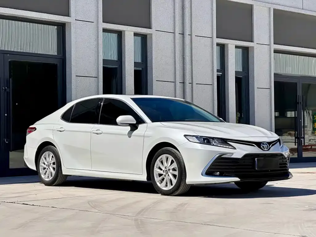 Toyota Camry — фото 6