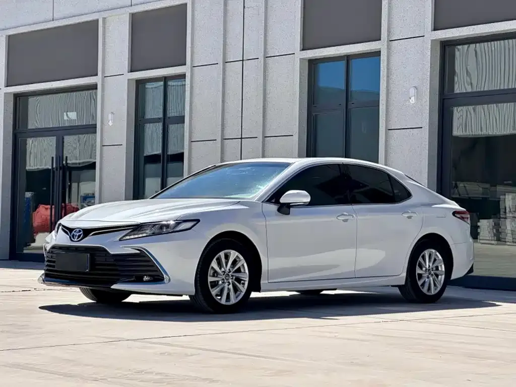 Toyota Camry — фото 9