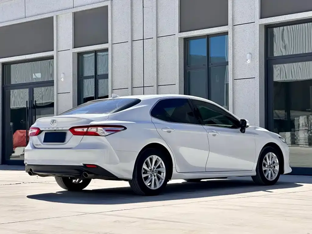 Toyota Camry — фото 8
