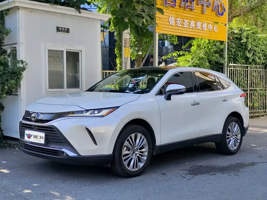 Toyota Harrier — фото 1