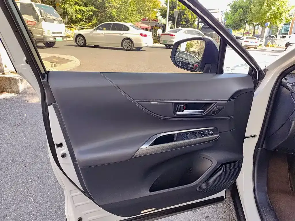 Toyota Harrier — фото 7