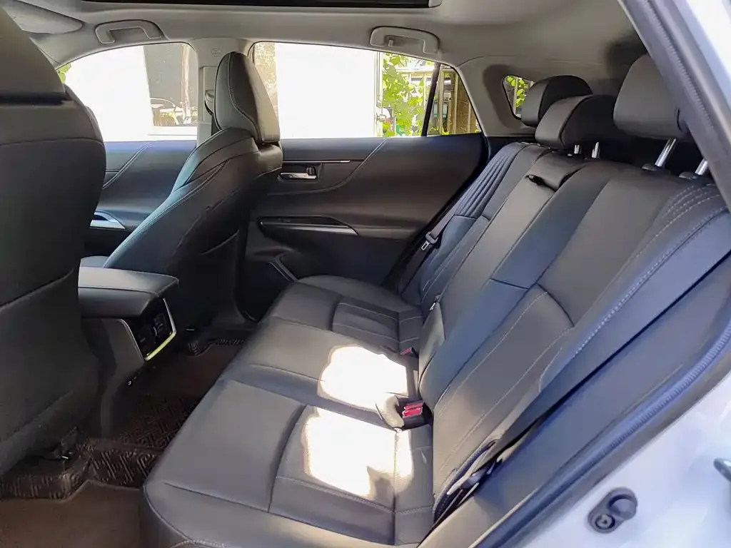 Toyota Harrier — фото 2