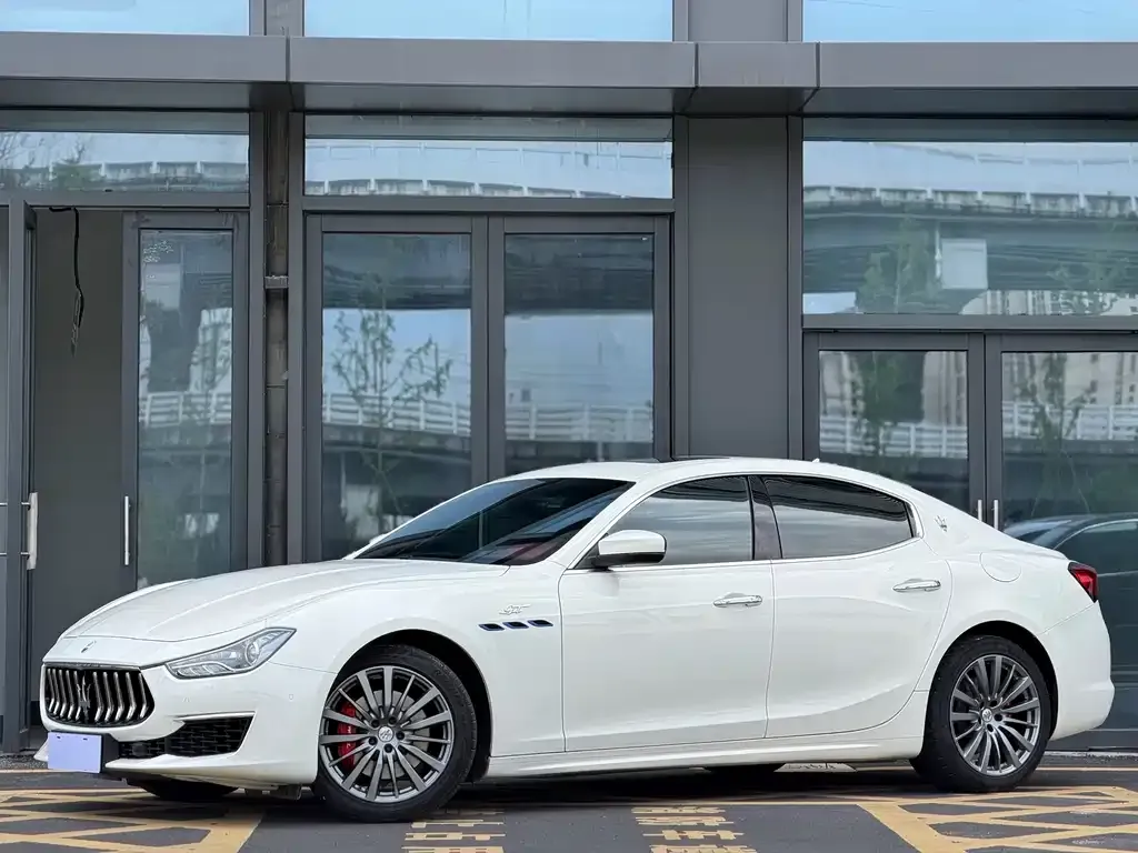Maserati Ghibli — фото 1