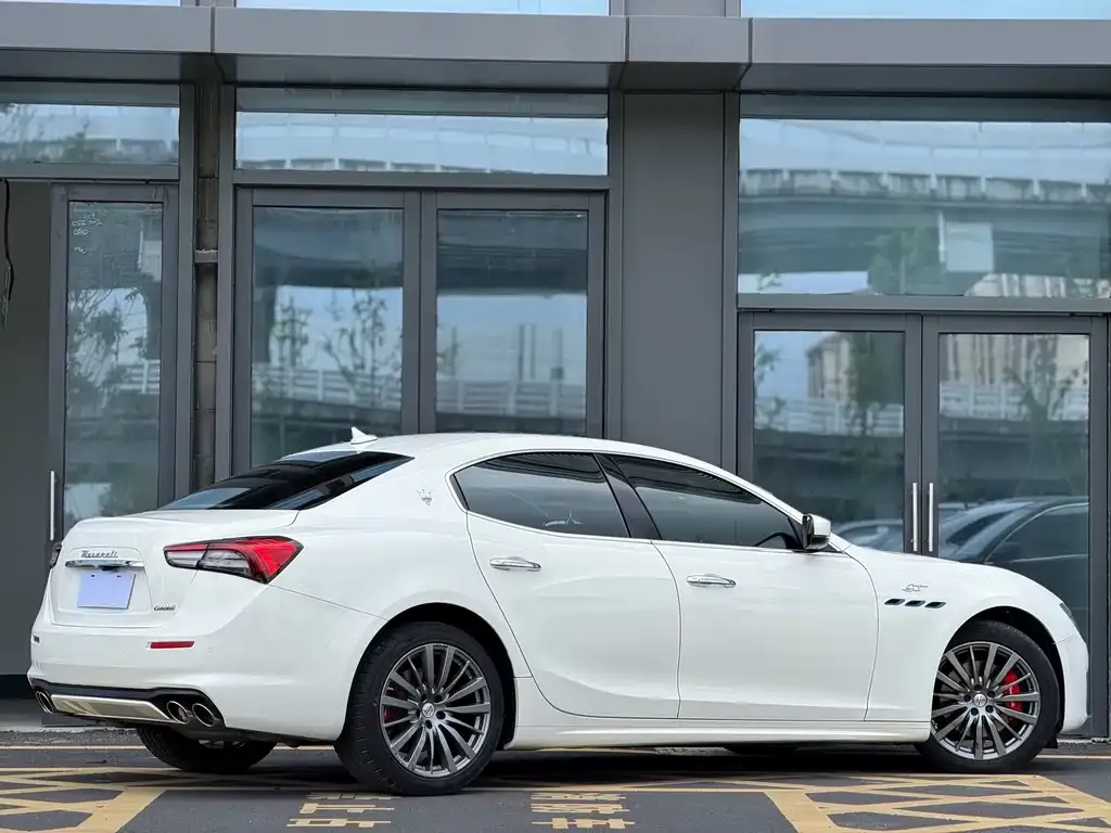 Maserati Ghibli — фото 9