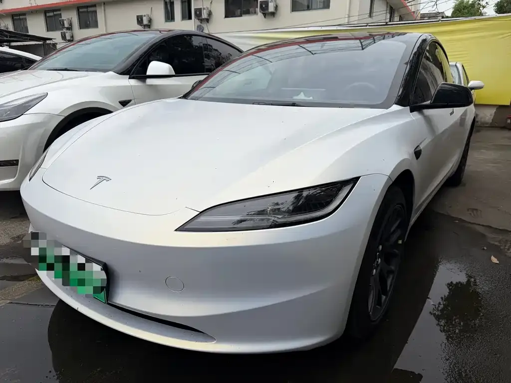 Tesla Model 3 — фото 1