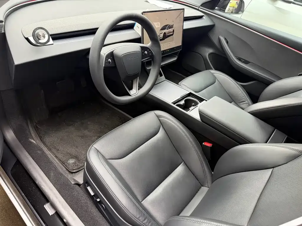 Tesla Model 3 — фото 4