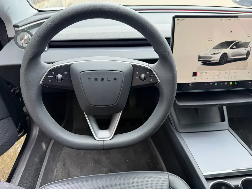 Tesla Model 3 — фото 8