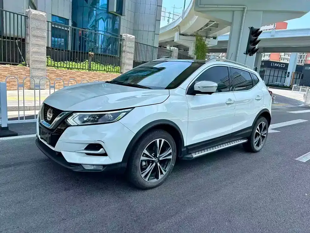 Nissan Qashqai — фото 1