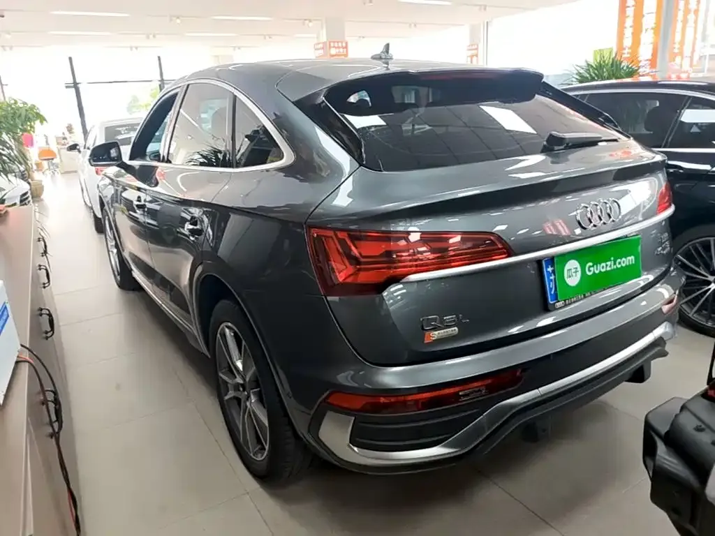 Audi Q5L Sportback — фото 5