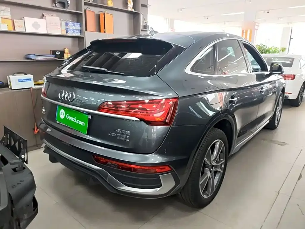 Audi Q5L Sportback — фото 9
