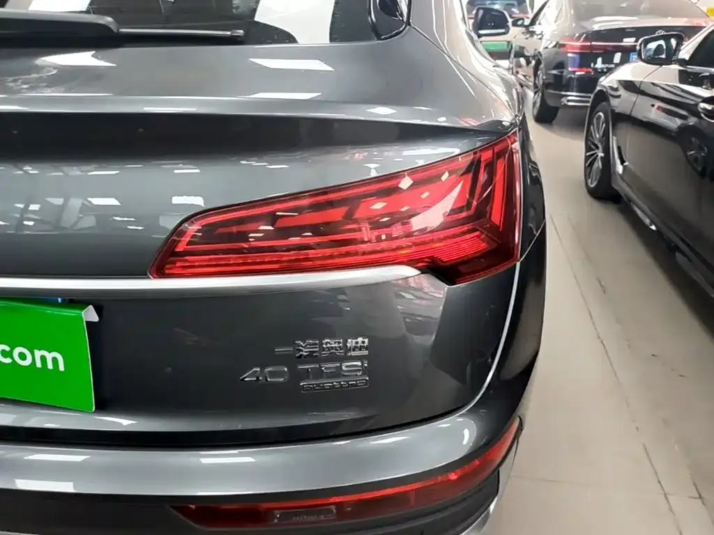 Audi Q5L Sportback — фото 2