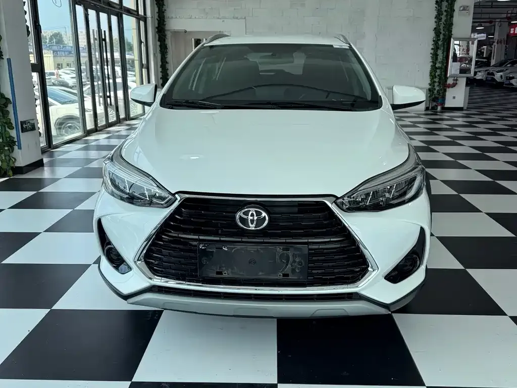 Toyota Yaris L — фото 3