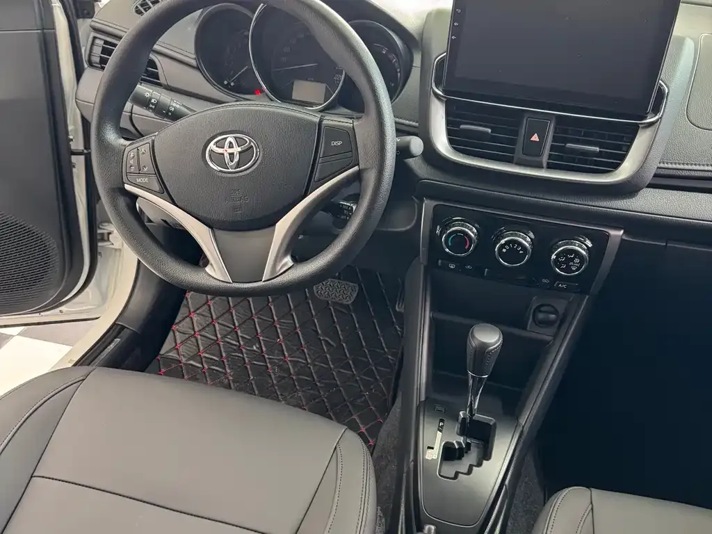 Toyota Yaris L — фото 6