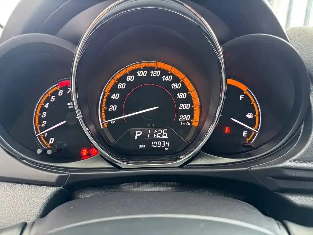 Toyota Yaris L — фото 8
