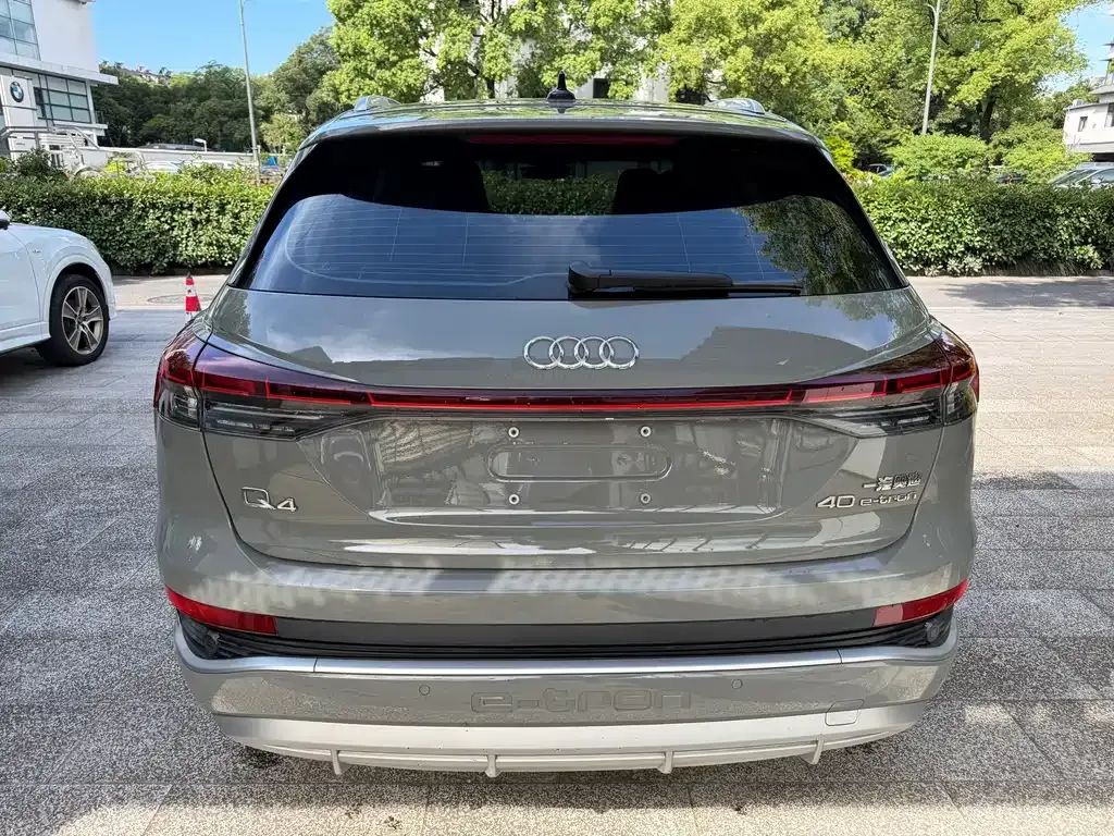 Audi Q4 e-tron — фото 10