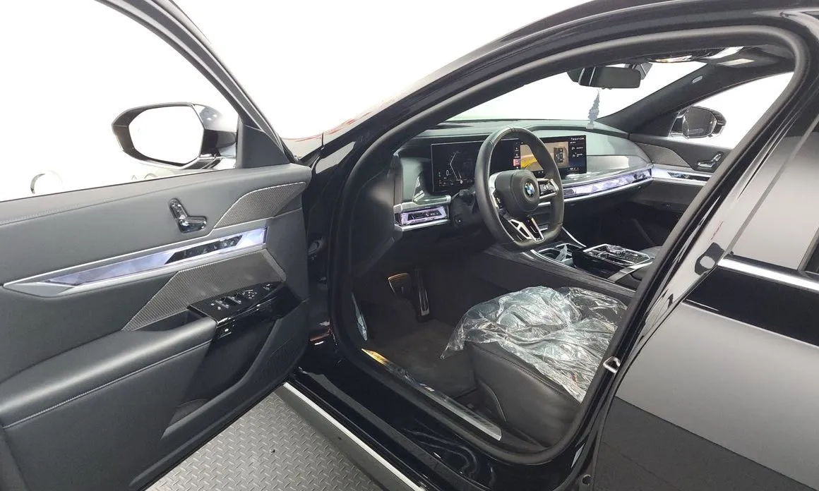 BMW 7-Series 2023 из KR, фото 10