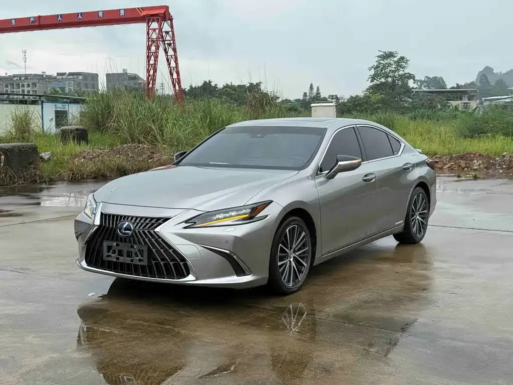 Lexus ES — фото 1