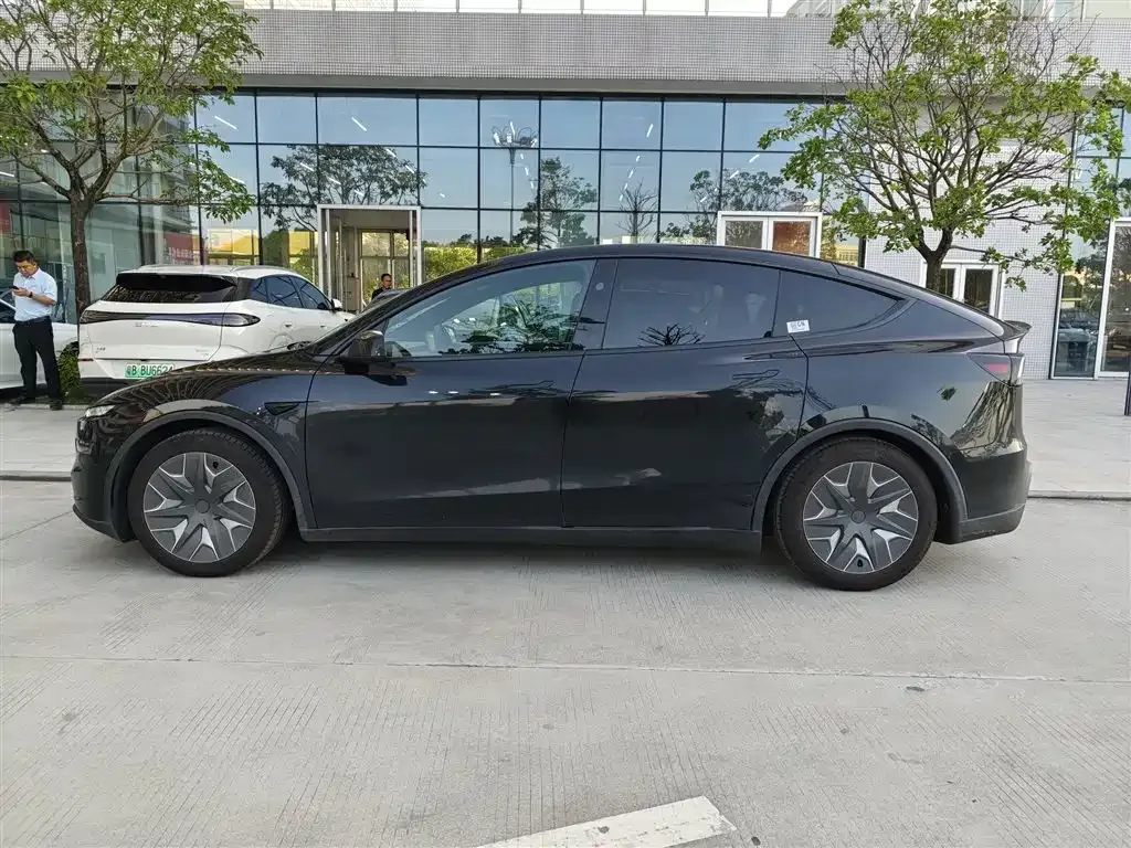 Tesla Model Y L — фото 7